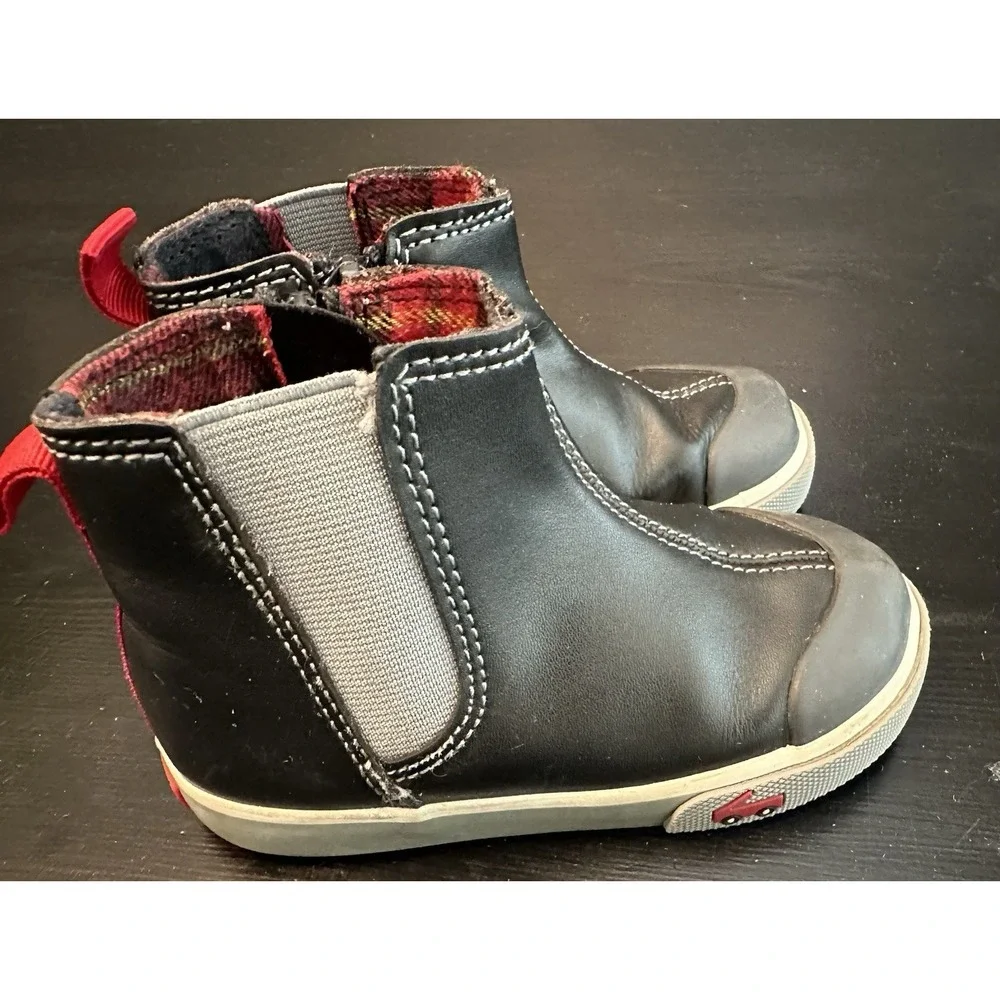 See Kai Run Boy Chelsea Boots Size 7